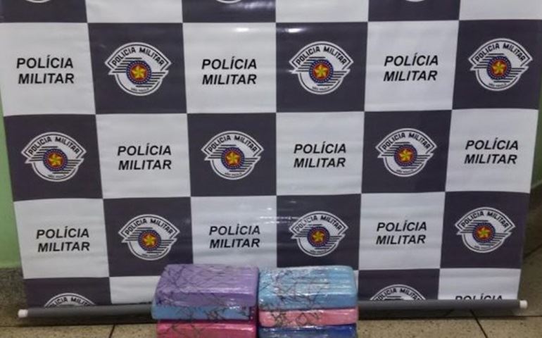 POLICIAMENTO RODOVIARIO APRENDE 10,650 Kg de COCAÍNA