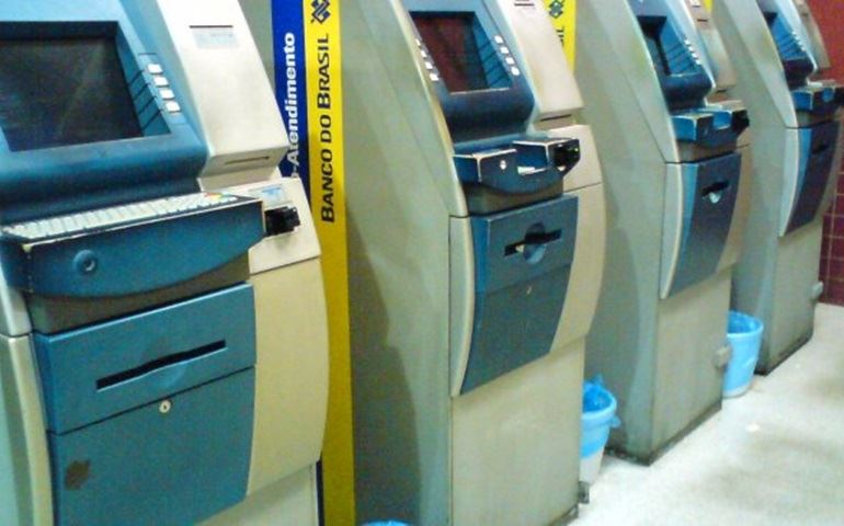 Grupo tenta furtar dinheiro de caixa automático em Avaré