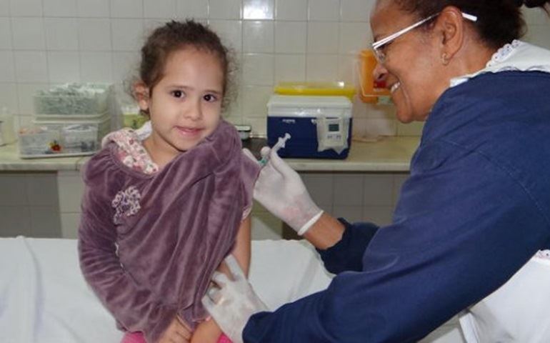 Vacinação contra a gripe prossegue em crianças e gestantes