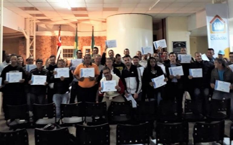 Participantes do curso de soldagem recebem certificado