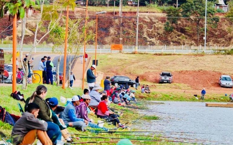 Prefeitura promove pesca no Lago da Brabância