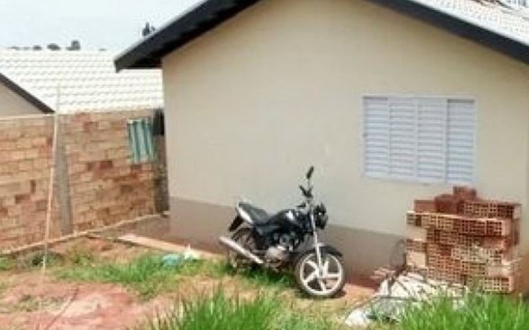 Homem registra furto de moto, mas veículo é encontrado na própria casa