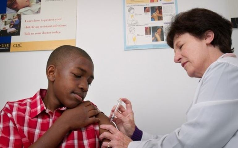 Meninos já podem se vacinar contra HPV no SUS; veja mudanças na vacinação