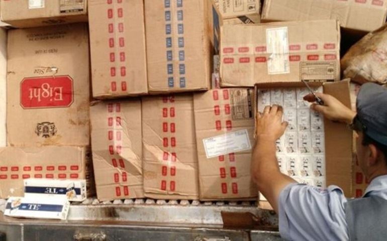 Carga com 900 caixas de cigarros contrabandeados do Paraguai é apreendida em Porangaba