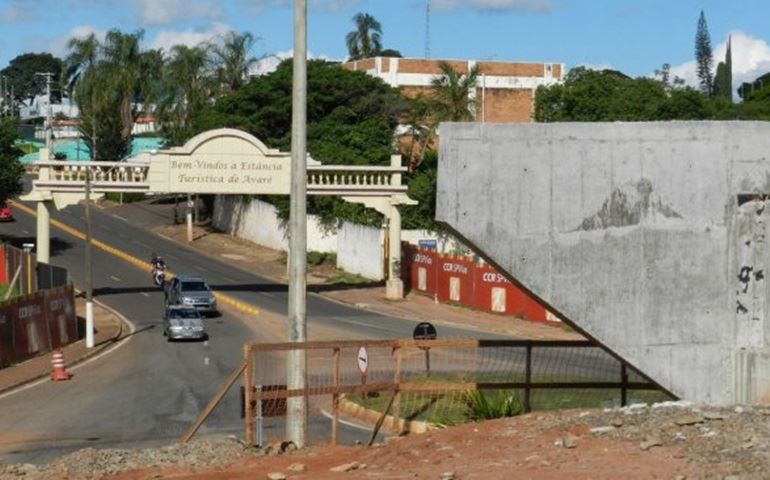 Lançamento de vigas para viaduto irá provocar desvios no trânsito no acesso principal a Avaré