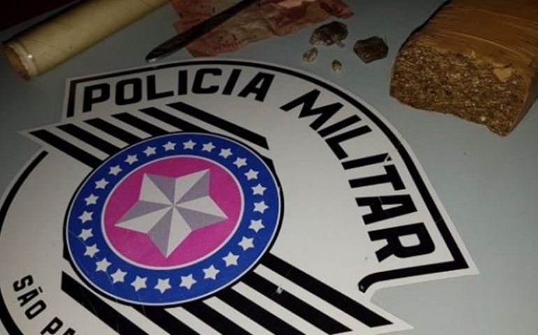 POLÍCIA MILITAR DE AVARÉ PRENDE MULHER QUE REALIZAVA TRÁFICO NA VILA ESPERANÇA