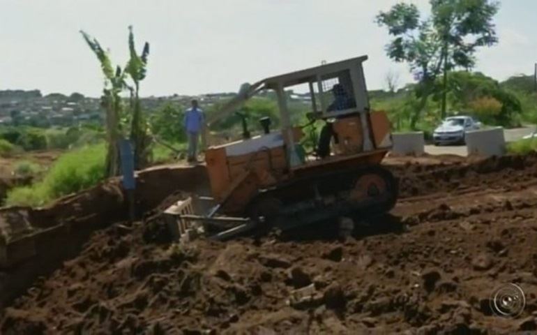 Prefeitura inicia obras em cratera aberta há anos em bairro de Avaré