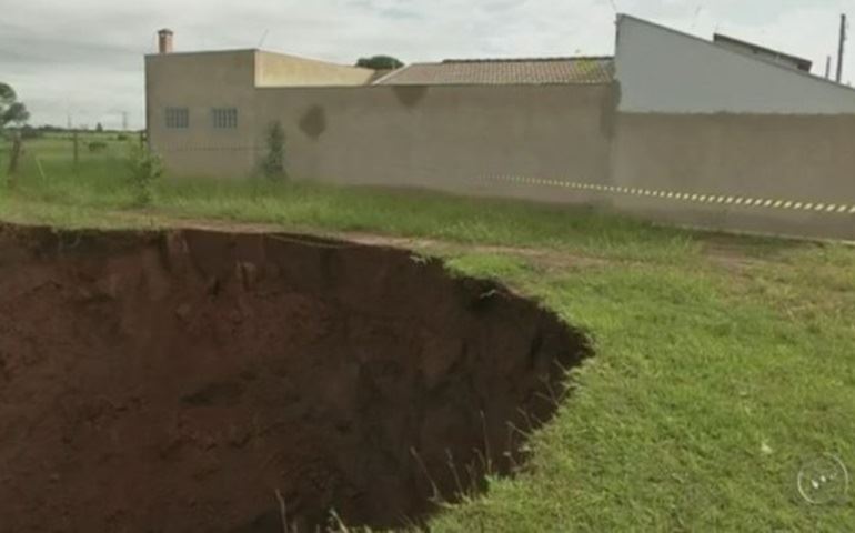Crateras em bairros de Avaré preocupam moradores: 'Desesperador'
