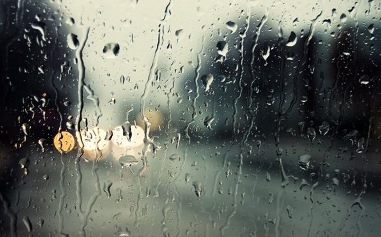 Chuva derruba barranco, e Raposo Tavares é interditada por seis horas