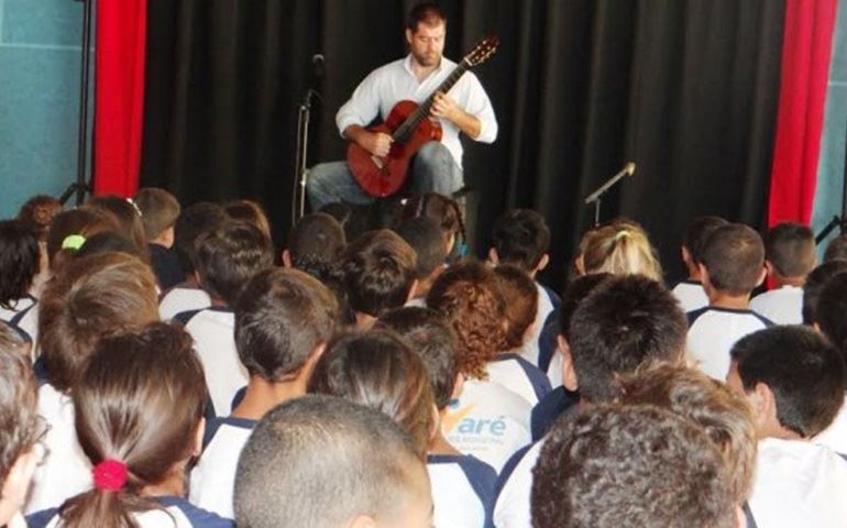 Projeto leva música erudita para escolas municipais