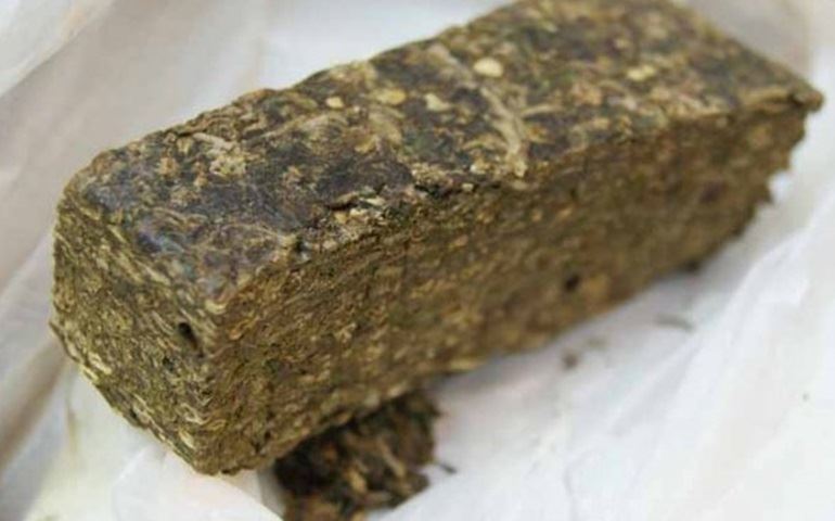 Dois quilos de maconha são encontrados em rodovia em Avaré