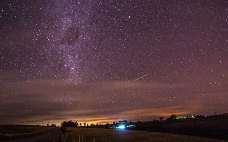 'Chuva de meteoros' é registrada por fotógrafo na zona rural de Itapeva, SP