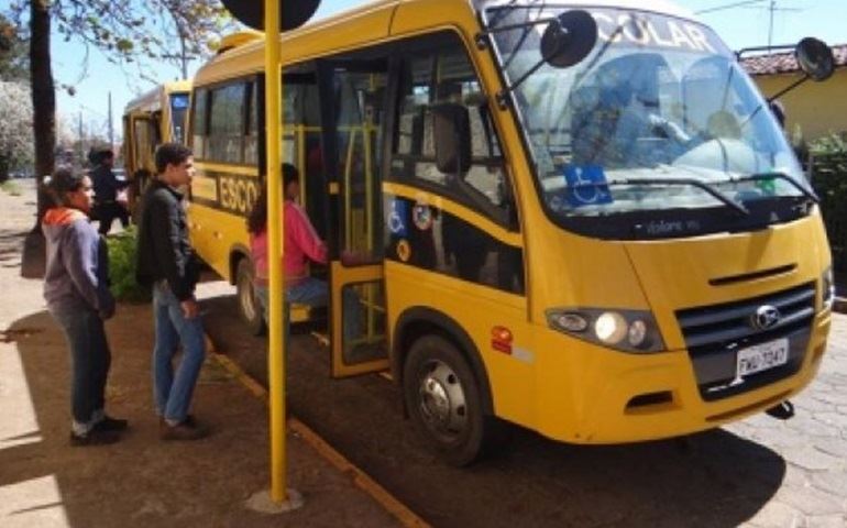 Novos ônibus transportam 3.018 alunos