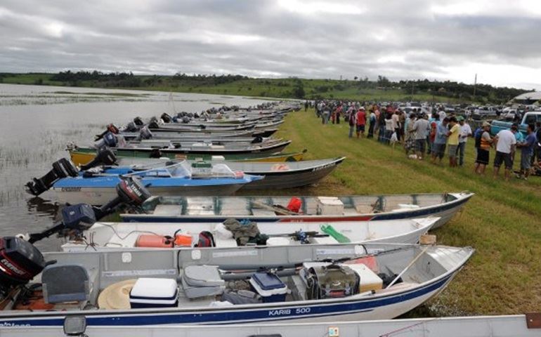 Torneio de pesca embarcada no Camping de Avaré