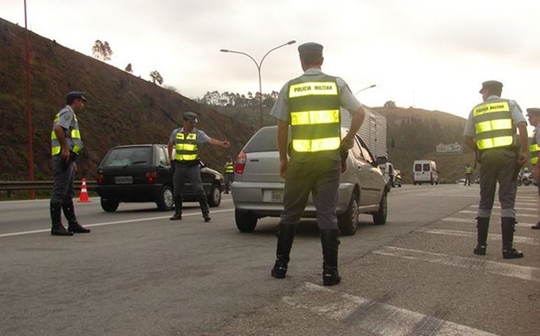 POLÍCIA MILITAR RODOVIÁRIA APREENDE 24.950 MAÇOS DE CIGARROS SEM NOTAS FISCAIS
