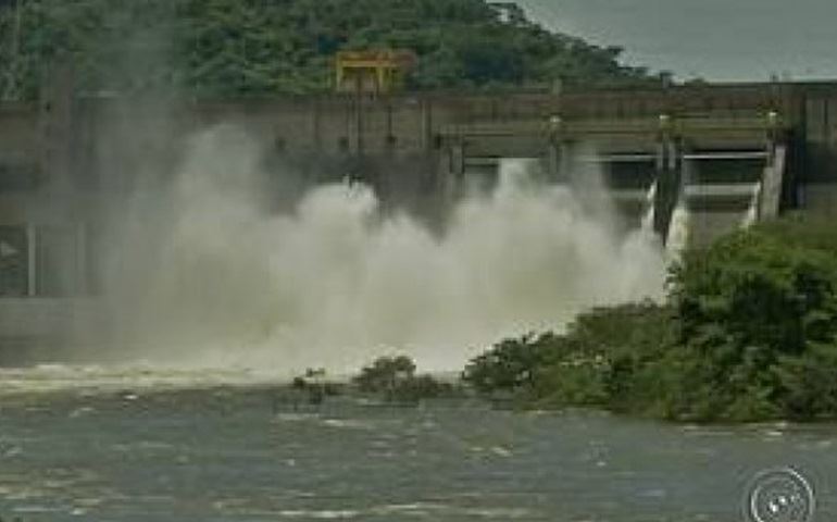 Represa de Jurumirim recupera 70% do volume após fortes chuvas