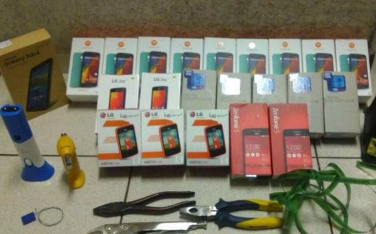 Polícia Rodoviária acha 22 celulares furtados dentro de ônibus em Avaré