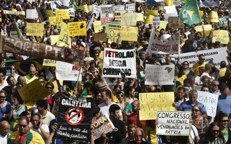 Manifestação contra o governo Dilma reúne milhares em São Paulo
