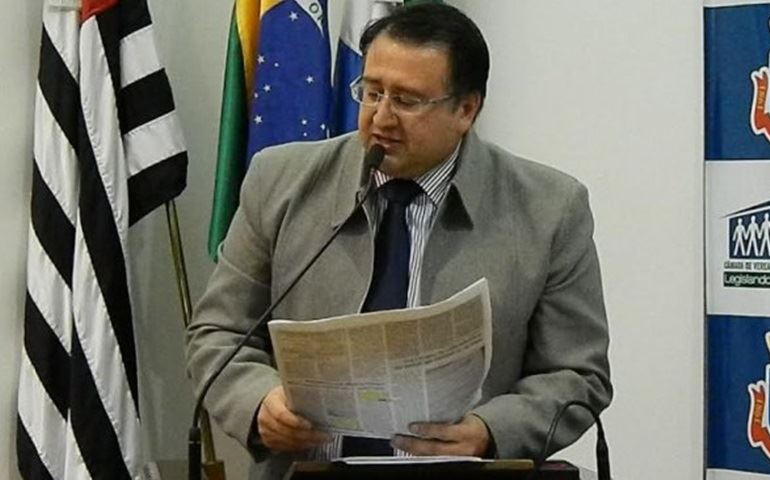 Roberto Araujo sai em defesa dos servidores municipais