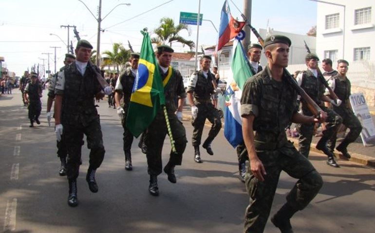  Tiro de Guerra de Avaré abriu o desfile de aniversário dos 140 anos de Itaí na manhã de ontem.