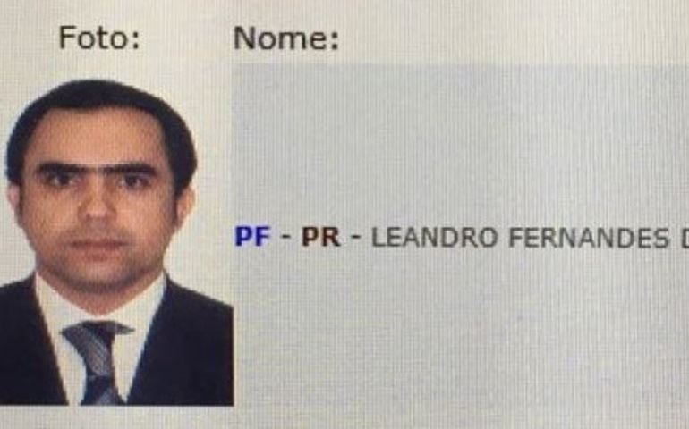 LEANDRO  FERNANDES DE SOUZA, após praticar vários golpes de estelionato fugiu para Orlando EUA