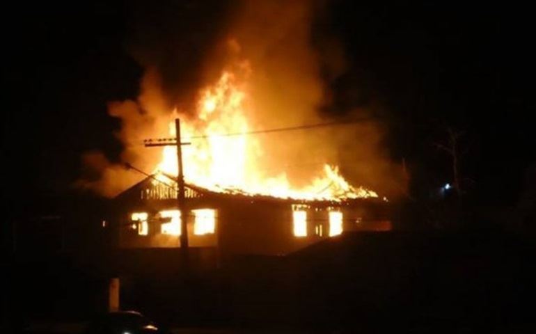 Incêndio destrói uma residência em Arandu.