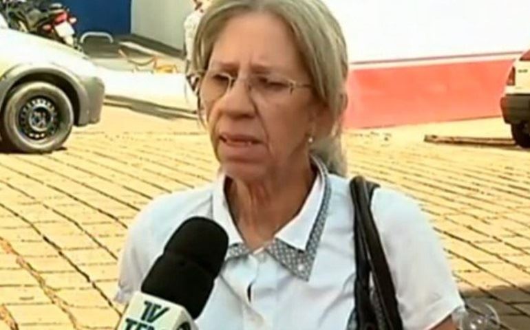 PROFESSORA QUE PRECISOU TIRAR O SUTIÃ PARA ENTRAR NO BANCO VAI A JUSTIÇA