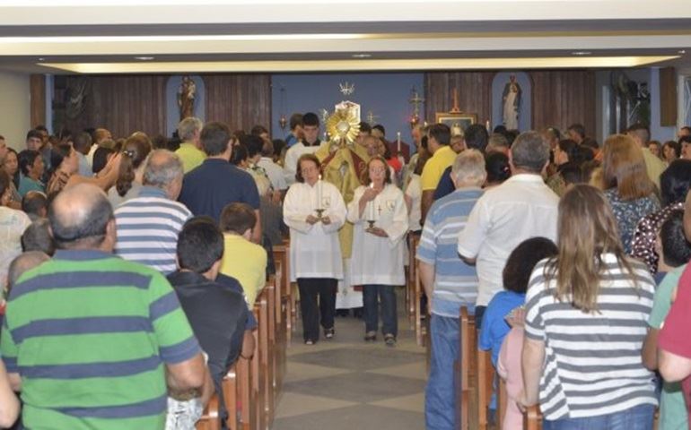 Católicos vão rezar 24 horas durante 7 dias em Botucatu