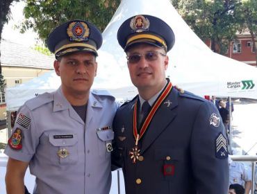 Oficiais da PM de Avaré e Campos de Holambra recebem importante honraria militar