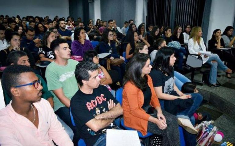 Alunas de jornalismo inauguram coletivo de empoderamento feminino