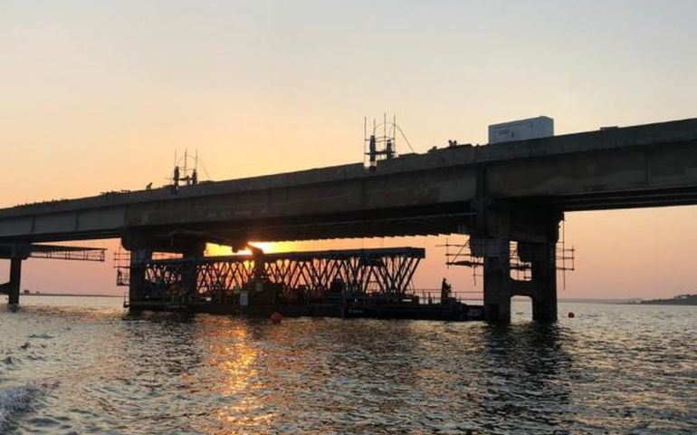 Obra de restauração em ponte de Avaré restringe passagem de embarcações