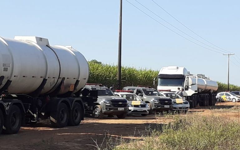 Quadrilha é presa suspeita de roubar caminhão-tanque com 50 mil litros de gasolina no interior de SP