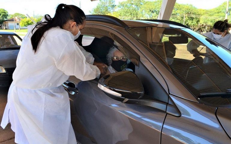 Vacinação de hoje, dia 2, será exclusivamente para idosos a partir de 80 anos