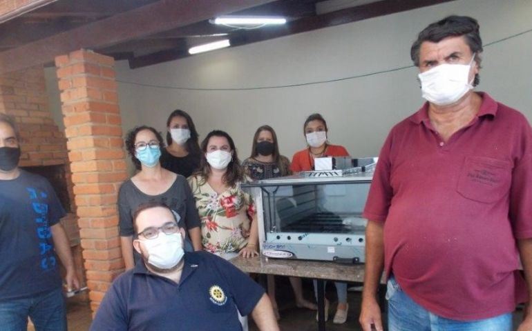 Rotary conclui projeto do 2º Churrasco Grego com entrega de forno