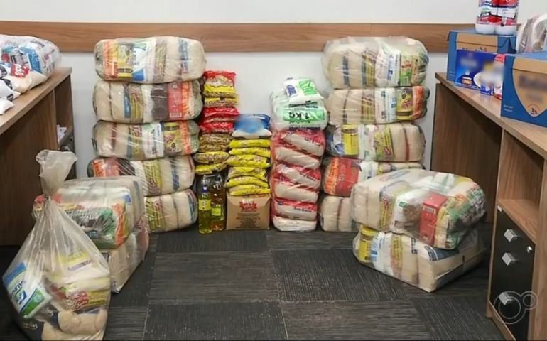 Campanha 'Adote uma Família' arrecada alimentos em Avaré