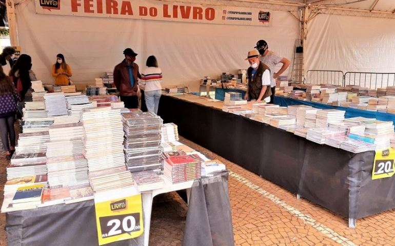 Feira do Livro segue até 15 de junho no Largo São João