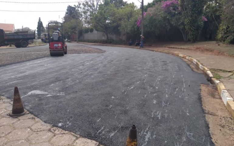 Prefeitura de Avaré promove recuperação asfáltica em rua no Jardim Europa