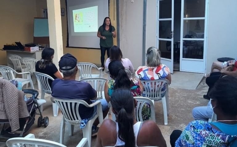 CRAS promove palestra sobre nova abordagem em educação