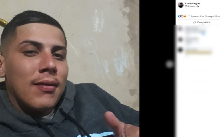 Jovem morre após bater moto de frente com caçamba em Avaré