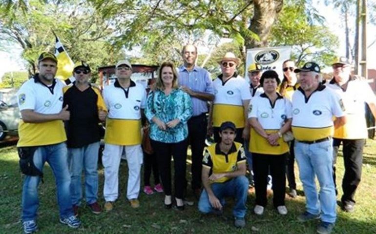 Encontro de Veículos antigos arrecada 170 quilos de alimentos ao Fundo Social