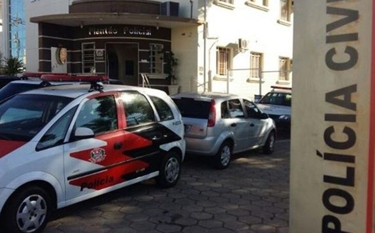 Policiais civis fazem paralisação por uma hora para protestar em Avaré