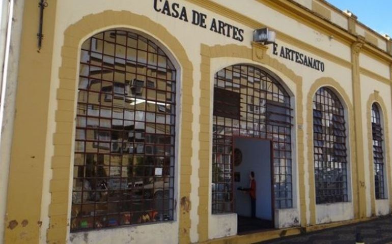 Casa de Artes e Artesanato, ponto de encontro de artistas, comemora 31 anos