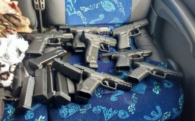 CUIDADORA DE IDOSOS É PRESA POR TRÁFICO INTERNACIONAL DE ARMAS NA SP-280, AVARÉ