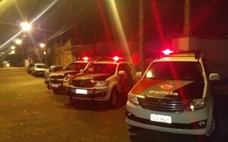 PM FLAGRA CASAL DE IRMÃOS QUE TRAFICAVAM PELO BAIRRO VILA MARTINS, AVARÉ