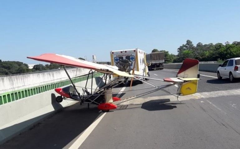 Ultraleve faz pouso forçado em rodovia de Tietê