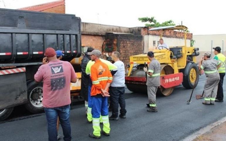 Prefeito anuncia recapeamento de ruas centrais