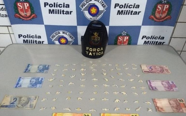 Jovem é preso após ser flagrado com pedras de crack e dinheiro em Tatuí