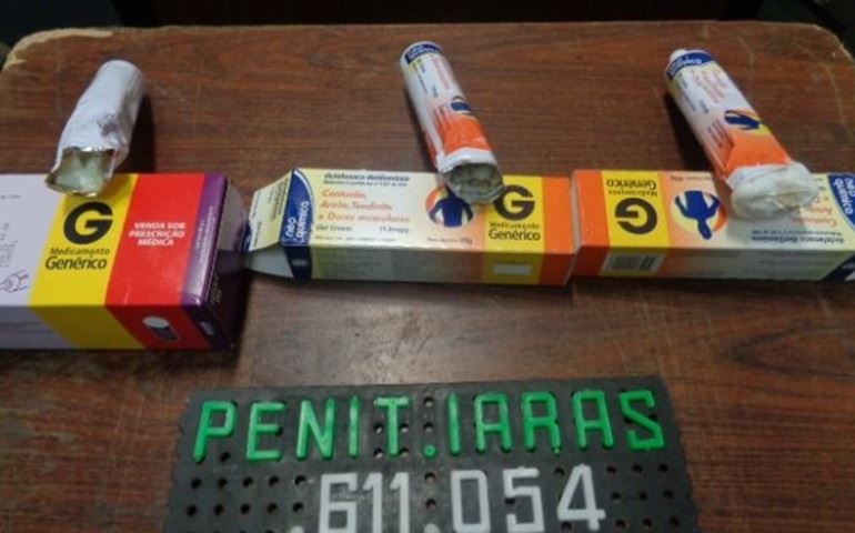 Agentes encontram cocaína em tubos de pomada enviados pelo correio a detento