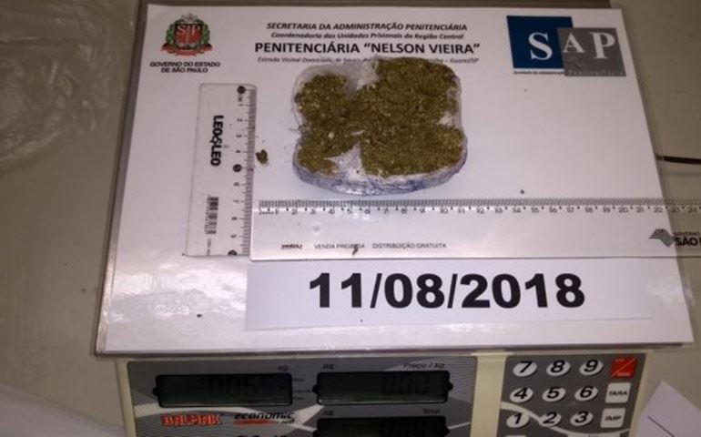 Mulher é presa ao tentar entrar com porção de maconha em penitenciária de Guareí