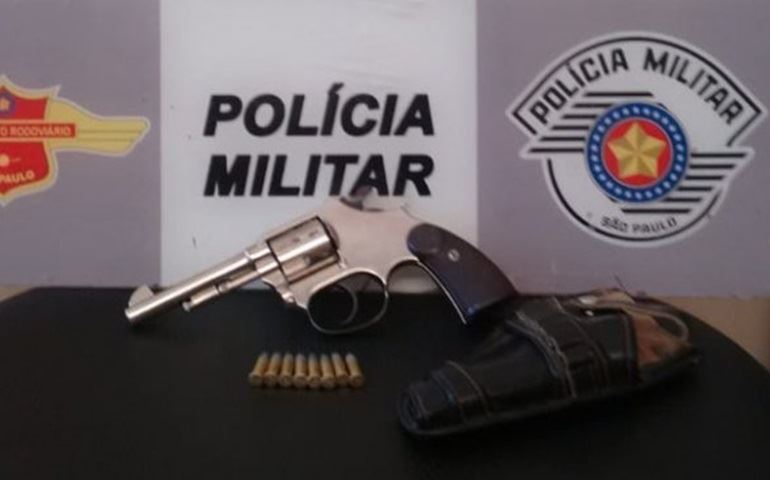 Homem é preso por porte ilegal de arma em Sarapuí